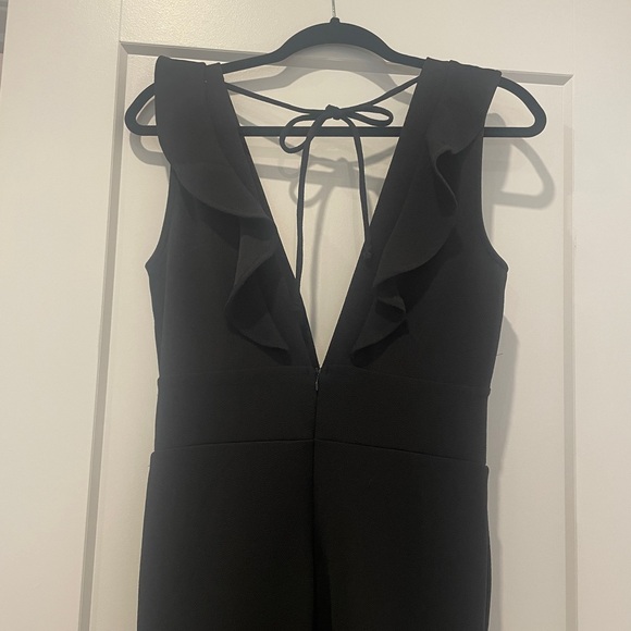 Plunge Jumpsuit with ruffle shoulders - Picture 4 of 5